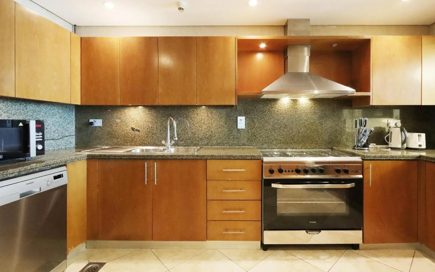 Daire Livbnb - 3Br Plus Maid'S With Ain And Sea View Dubai