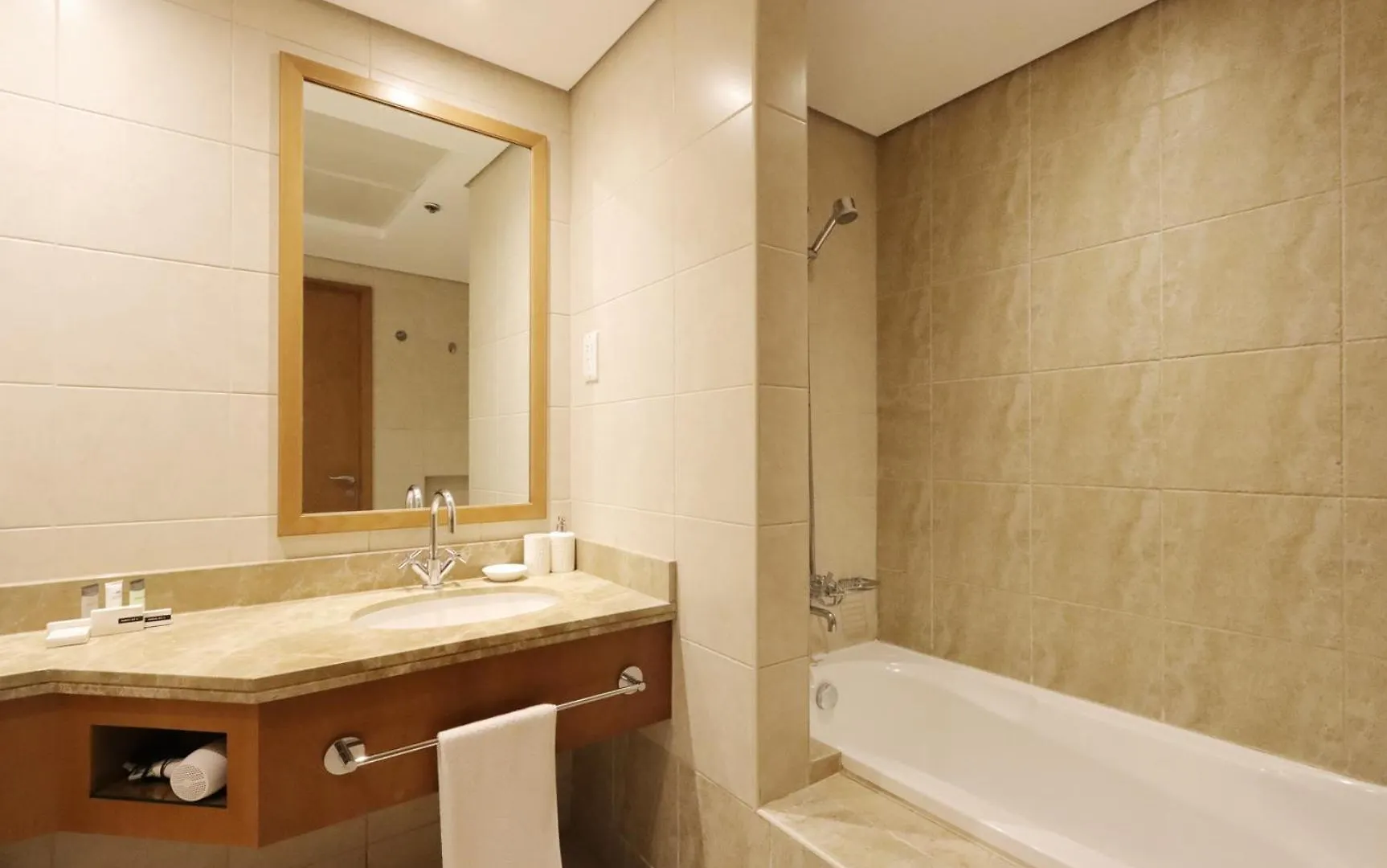 Livbnb - 3Br Plus Maid'S With Ain And Sea View Dubai Daire